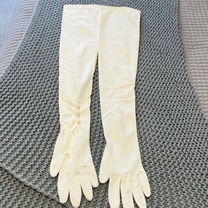 Elegant Cream Long Gloves